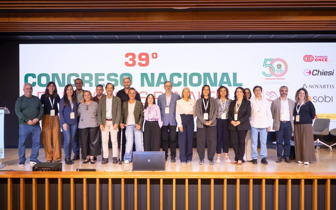Fotografía de grupo en el escenario del Congreso Nacional de Personas Renales 2026