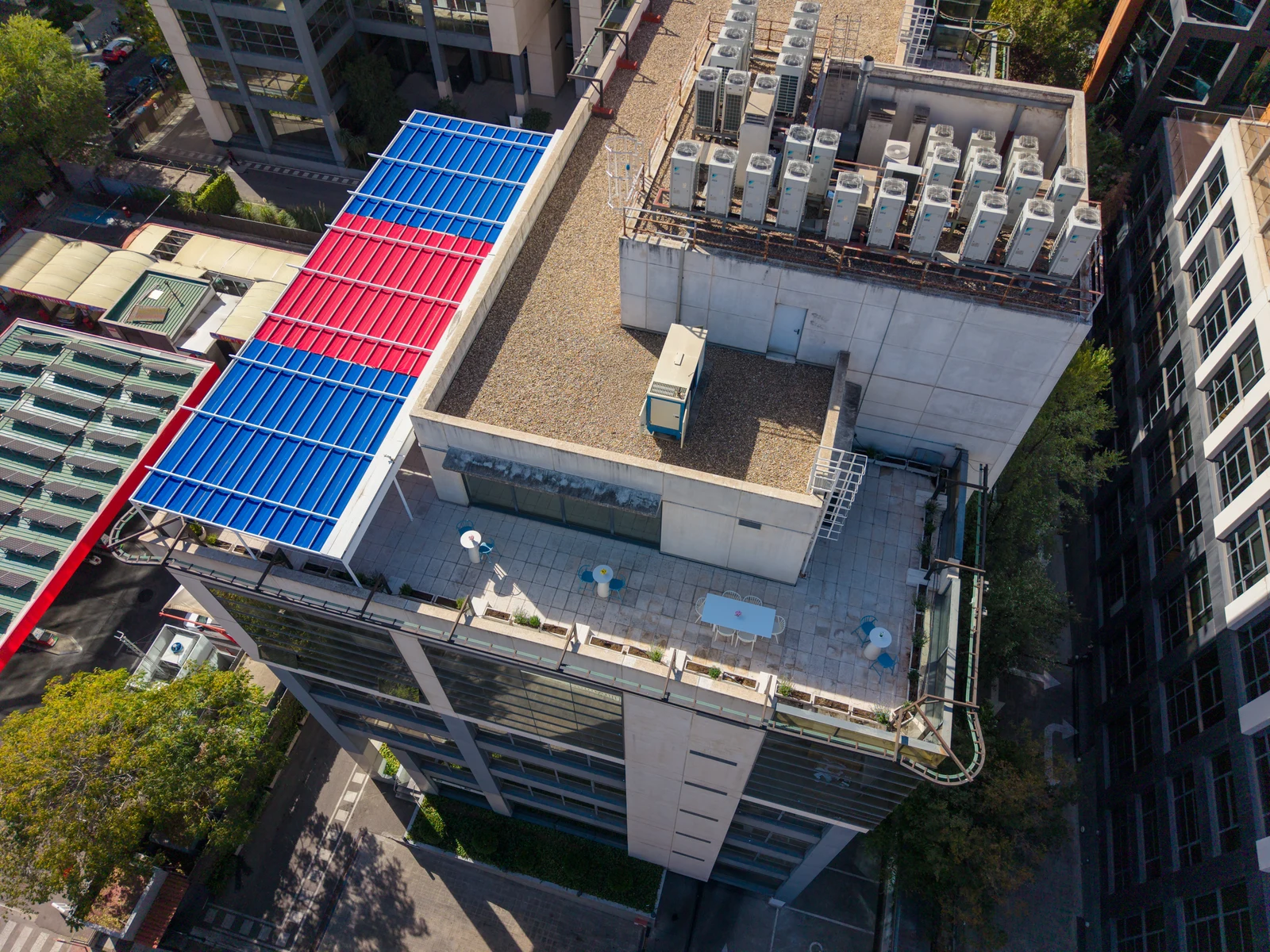 Cubierta y terraza del edificio de ASEFA vistas desde dron